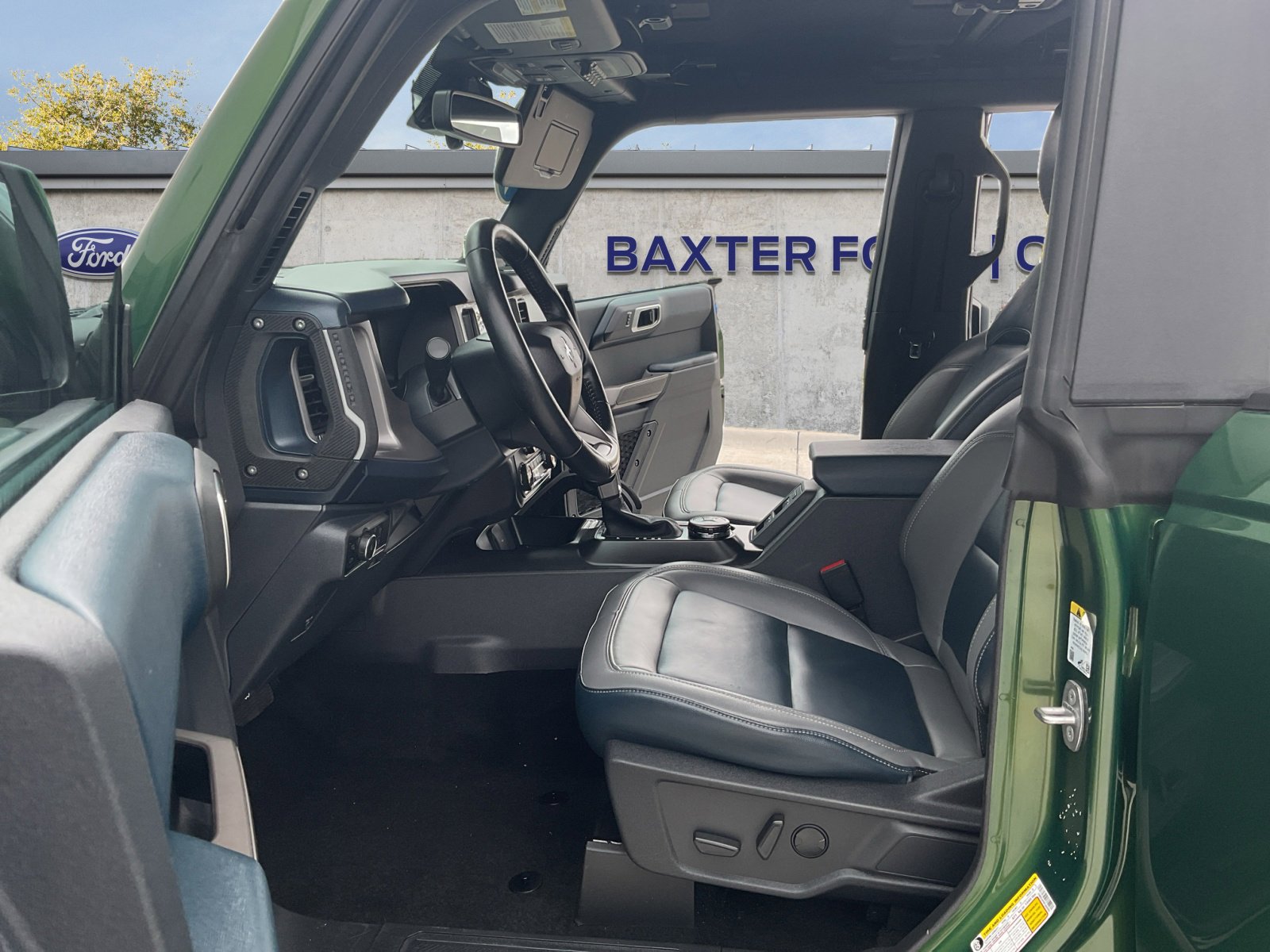 2023 Ford Bronco Outer Banks photo 2