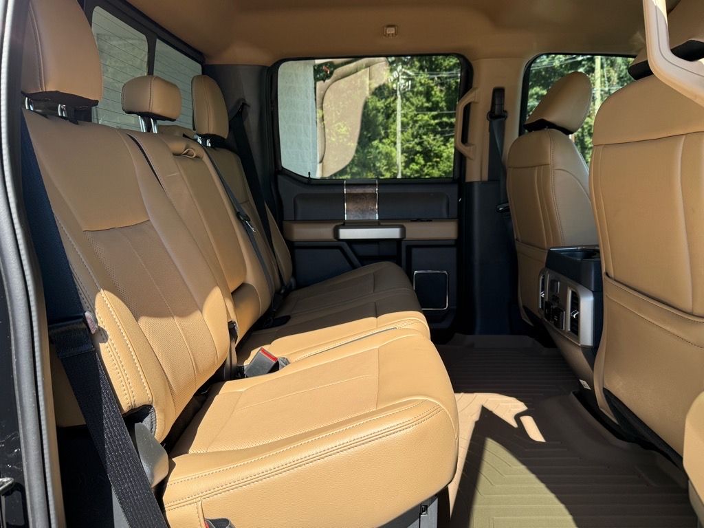 2022 Ford F-350 Lariat photo 12