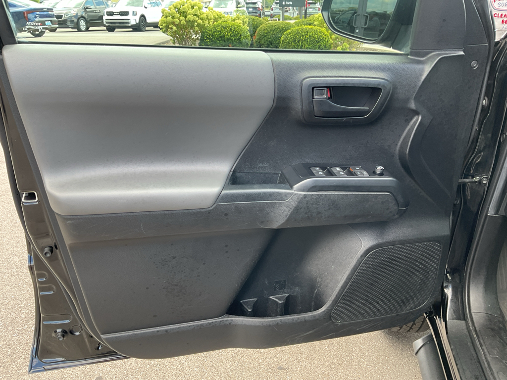 2023 Toyota Tacoma SR 4x4 photo 14
