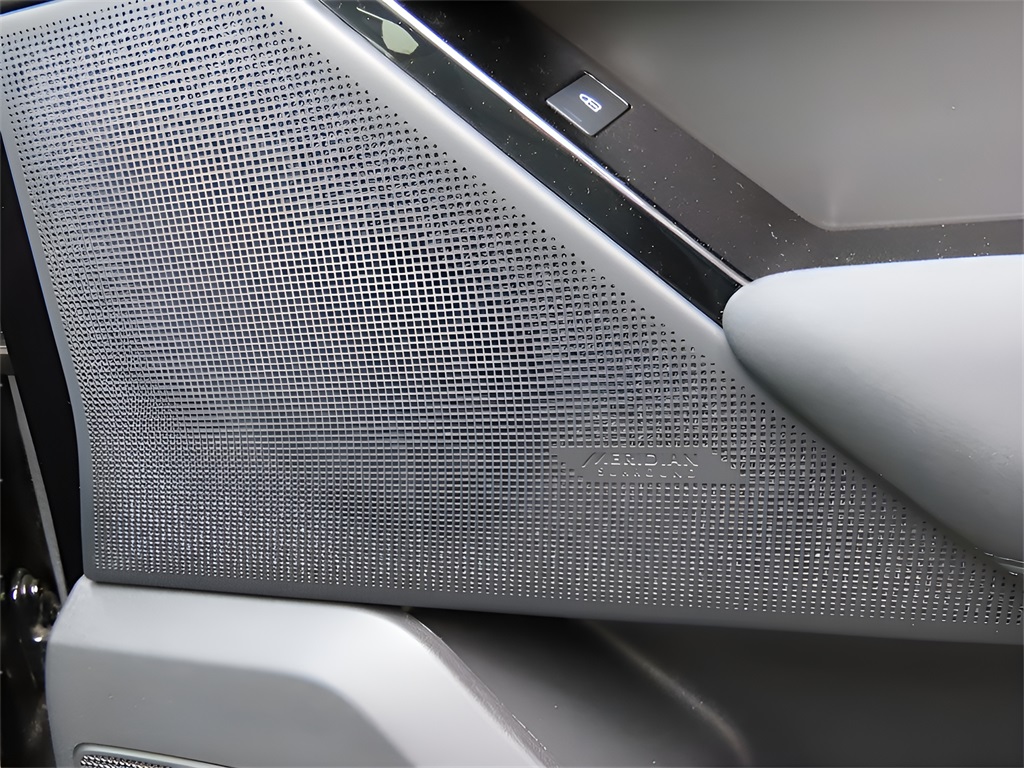 2025 Land Rover Range Rover Velar SE photo 13