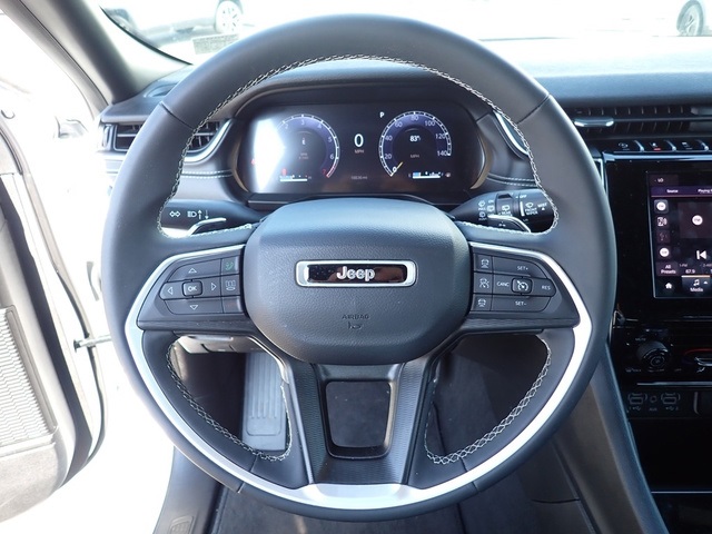 2024 Jeep Grand Cherokee Laredo photo 16