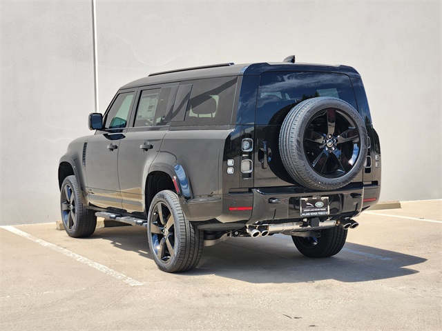 2025 Land Rover Defender 130 V8 photo 3