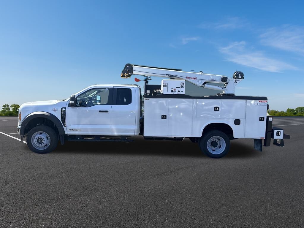 2025 Ford F-550 photo 2