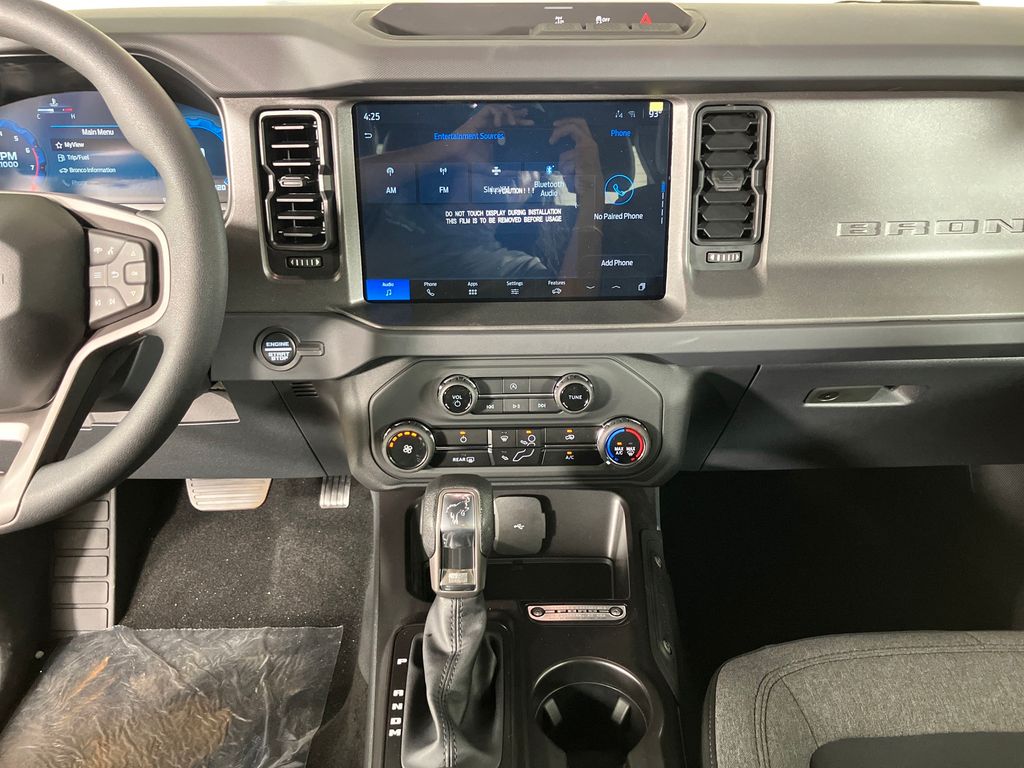 2025 Ford Bronco Base photo 21