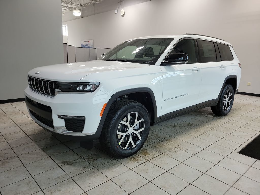 2025 Jeep Grand Cherokee Limited photo 2