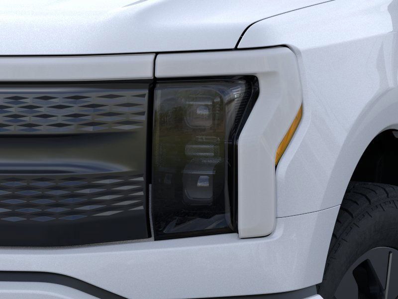2025 Ford F-150 Lightning XLT photo 14