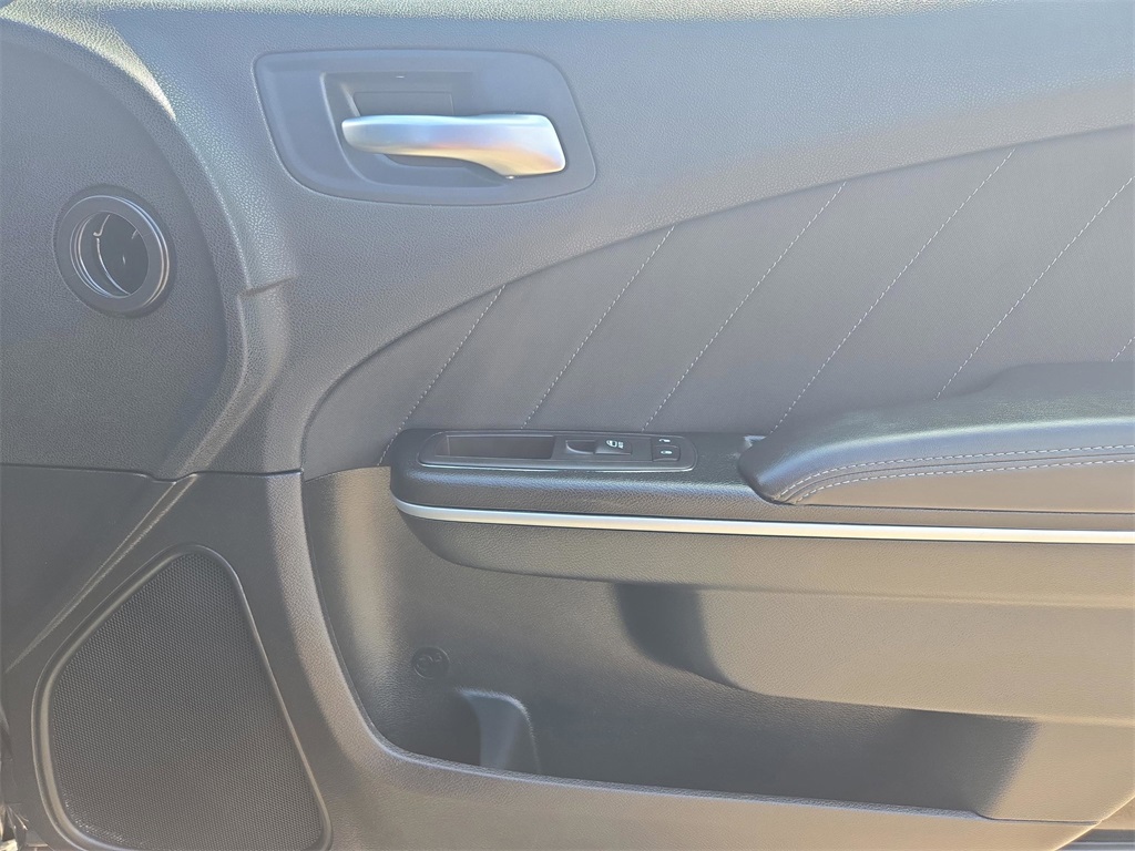 2023 Dodge Charger SXT photo 18