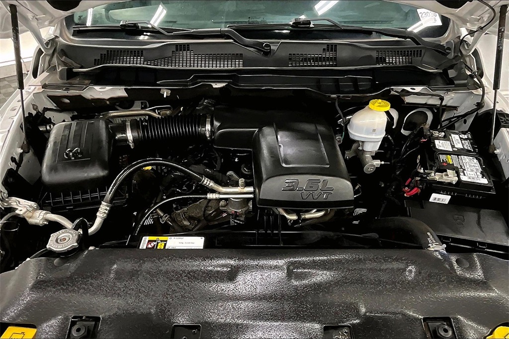 2022 Ram 1500 Classic SLT photo 6