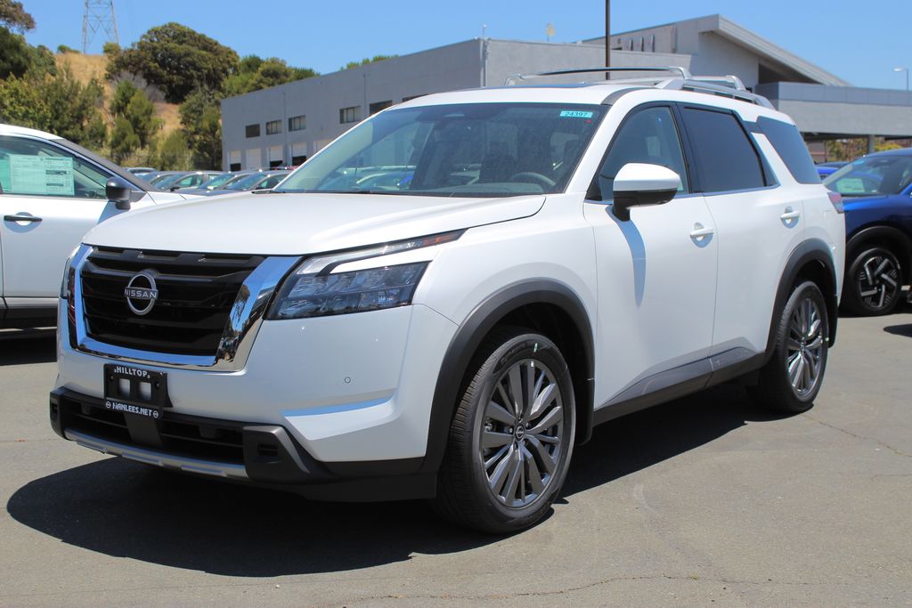 2025 Nissan Pathfinder SL photo 2
