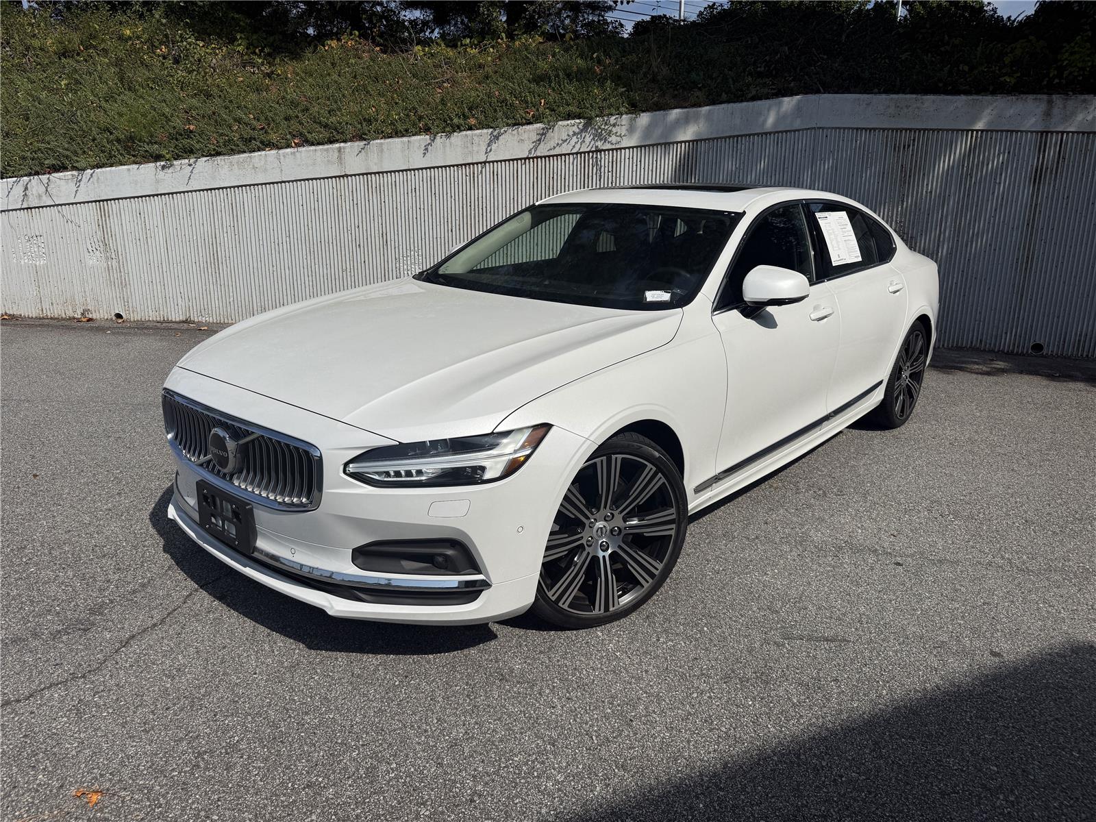 2023 Volvo S90 Ultimate photo 2