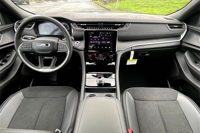 2025 Jeep Grand Cherokee Altitude photo 6