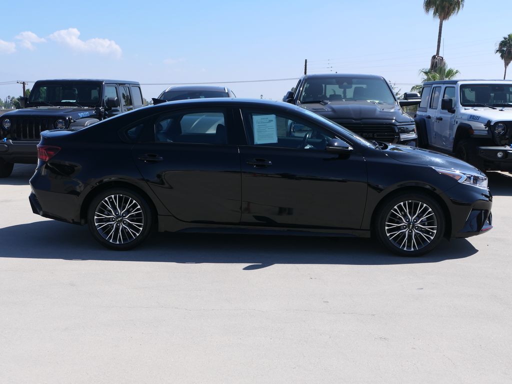 2023 Kia Forte GT-Line photo 2