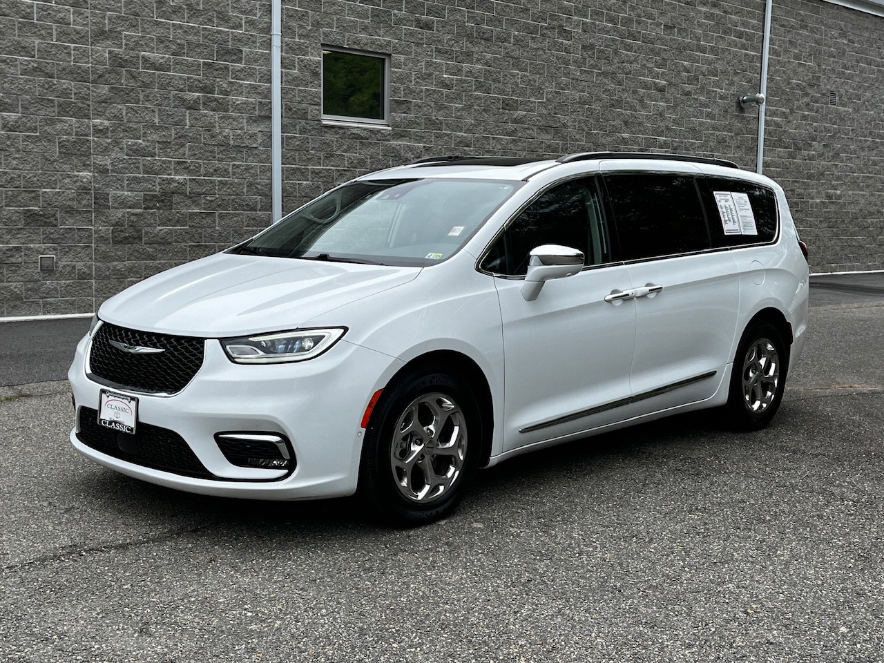 PreOwned 2022 Chrysler Pacifica Limited Minivan, Passenger in