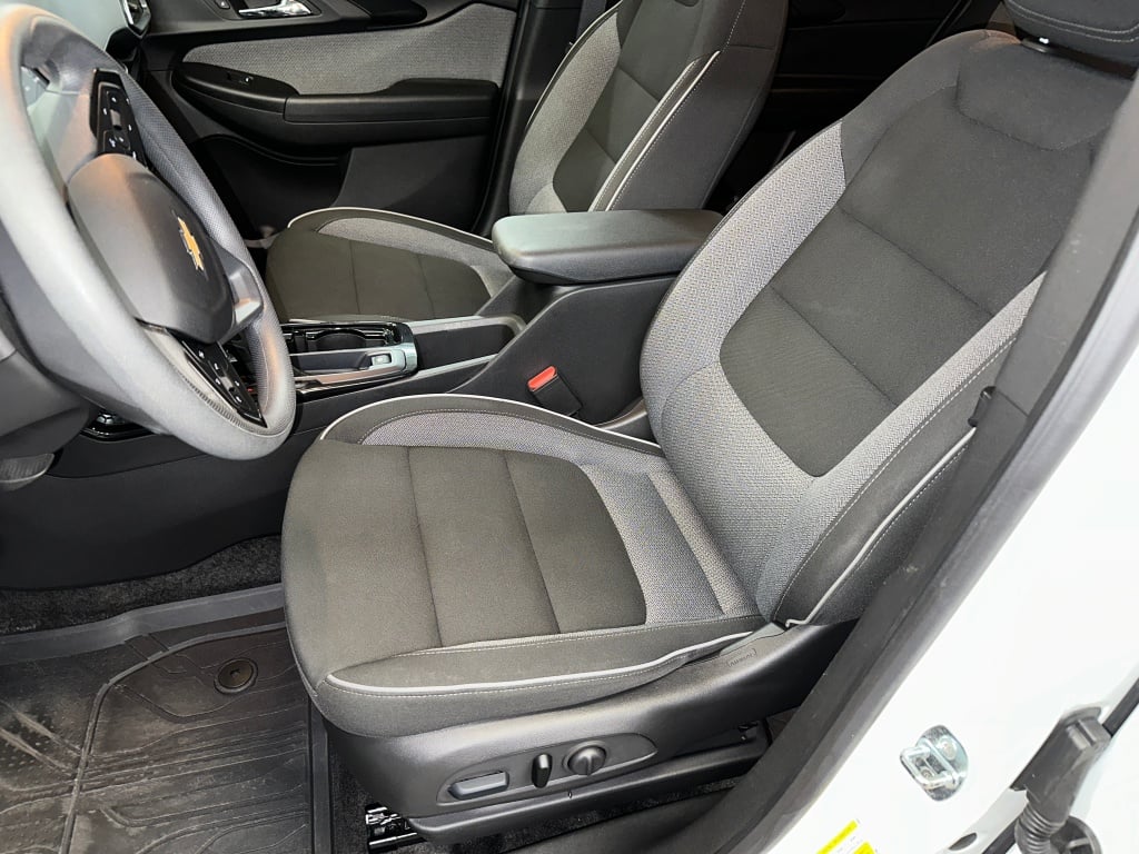 2023 Chevrolet Trailblazer LT photo 2