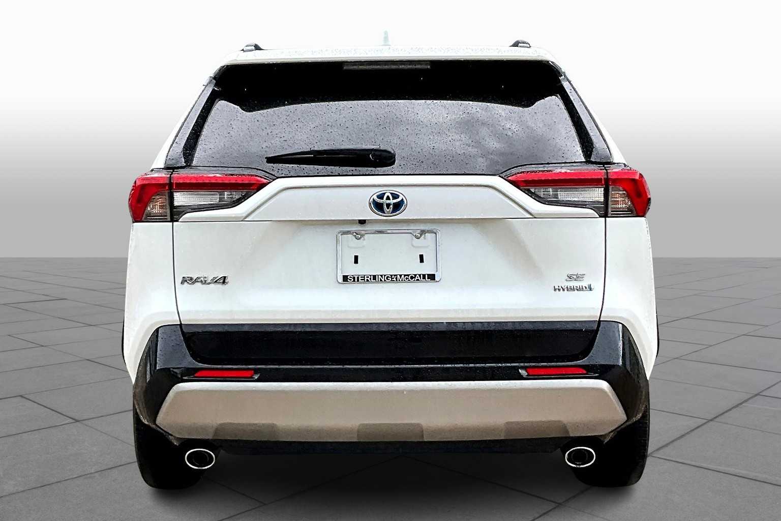 2024 Toyota RAV4 Hybrid SE photo 4