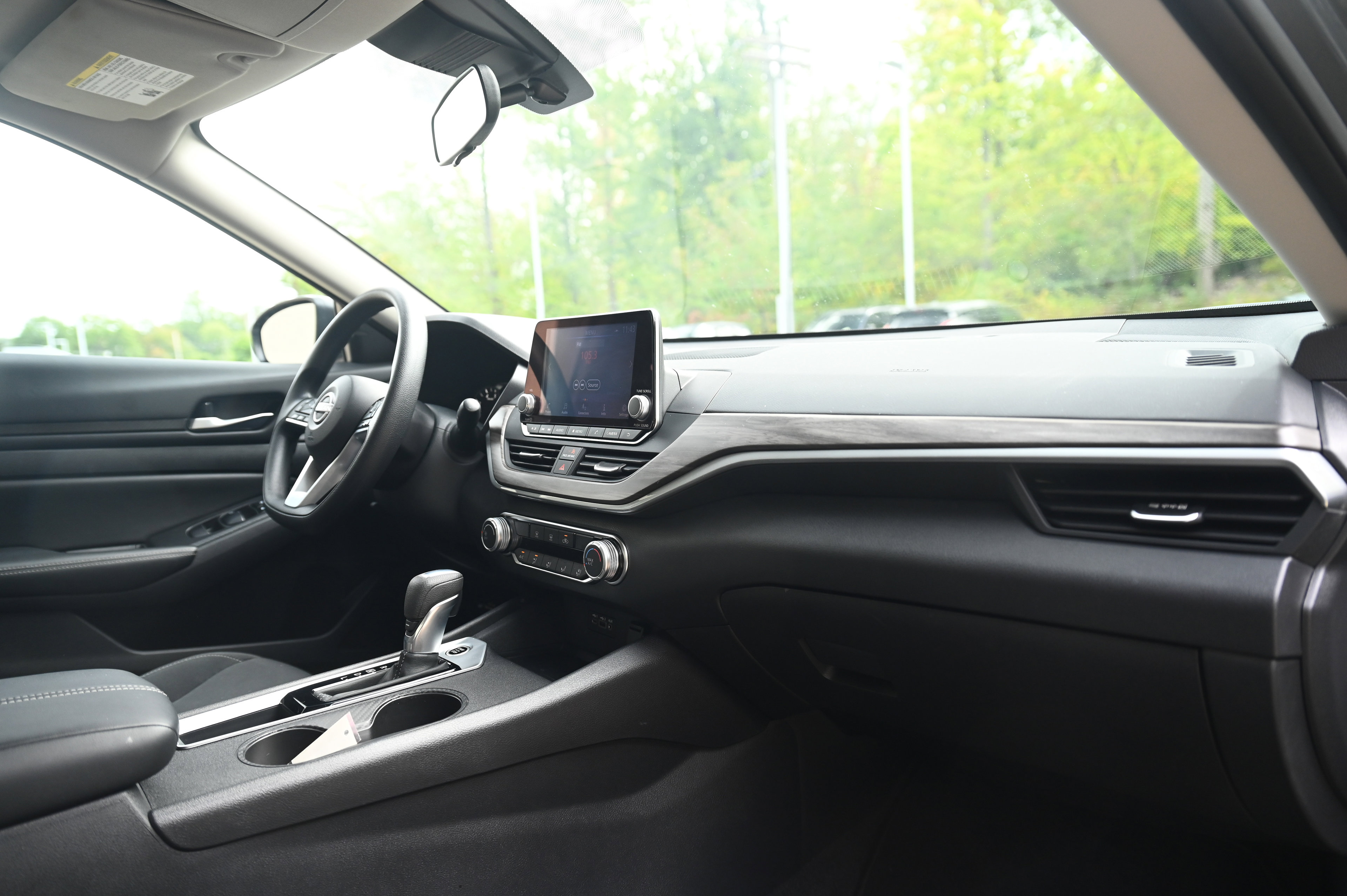 2025 Nissan Altima SV photo 28