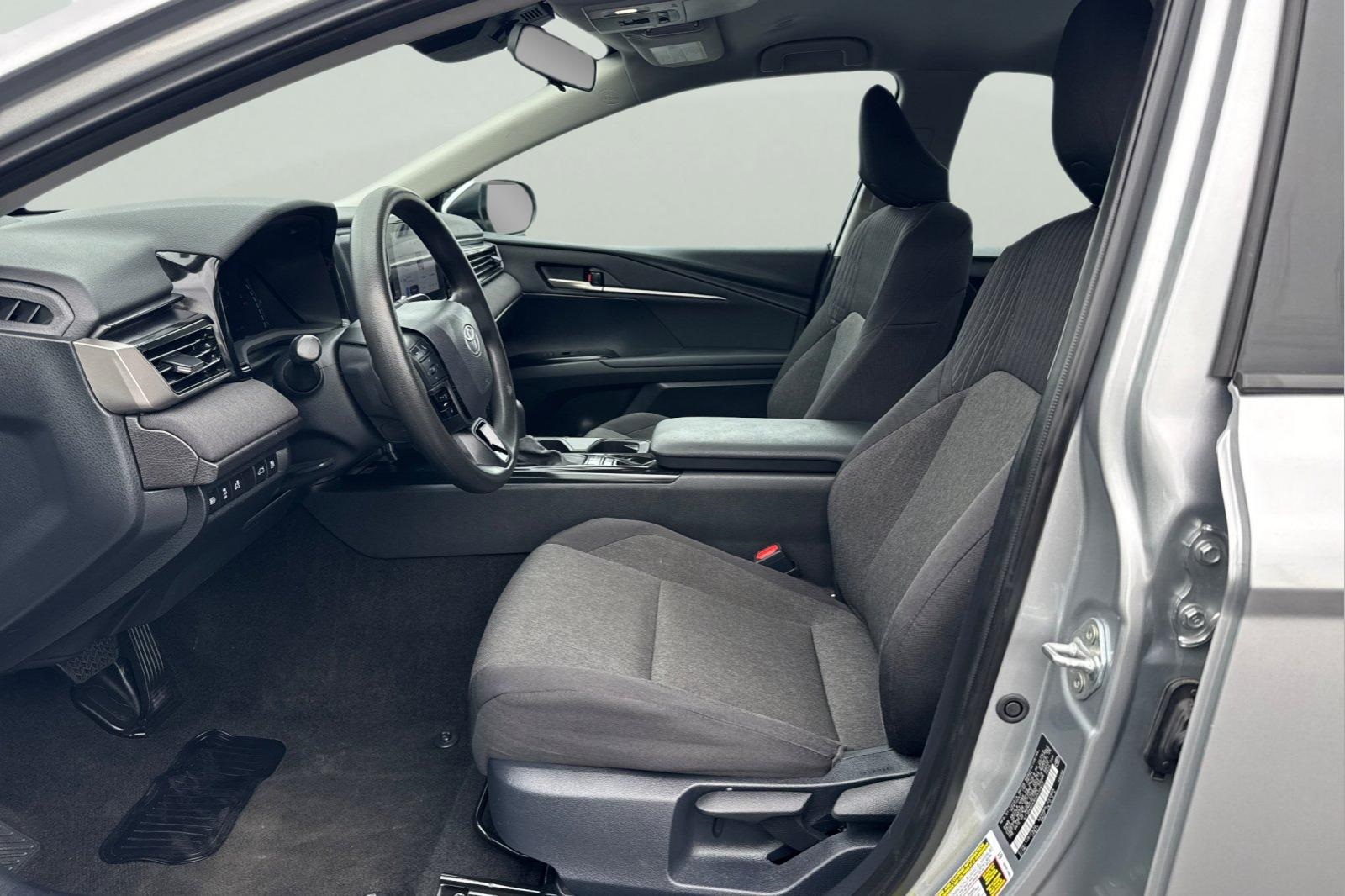 2025 Toyota Camry LE photo 13