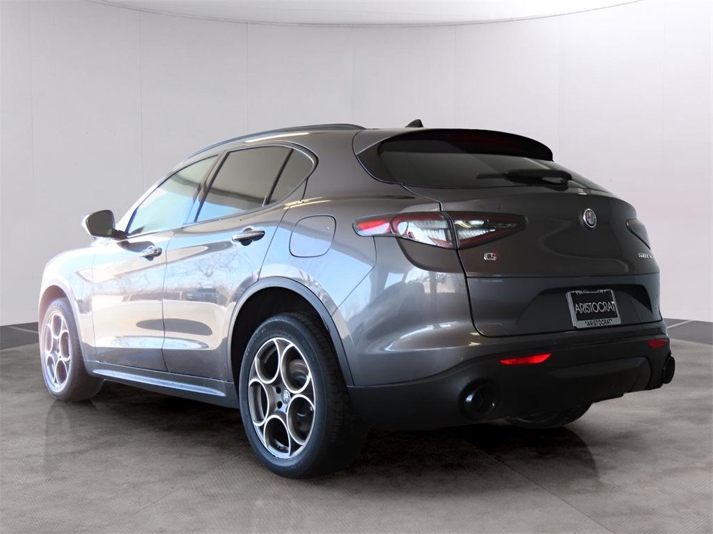 2025 Alfa Romeo Stelvio Sprint Base photo 5