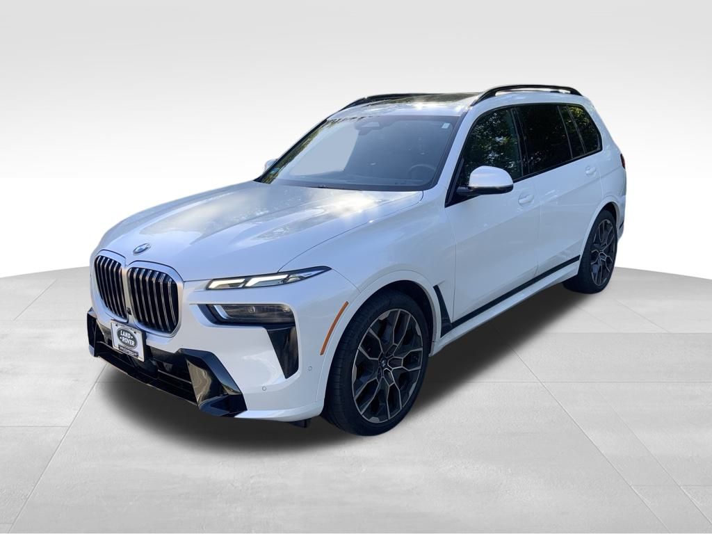 2024 BMW X7 40i's photo