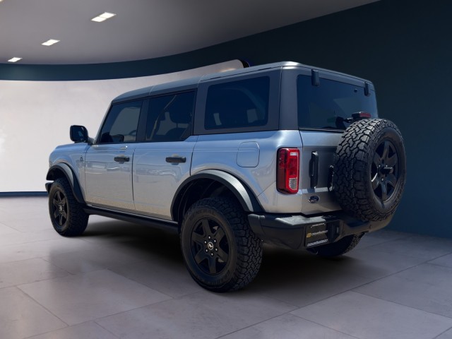 2023 Ford Bronco Black Diamond photo 3
