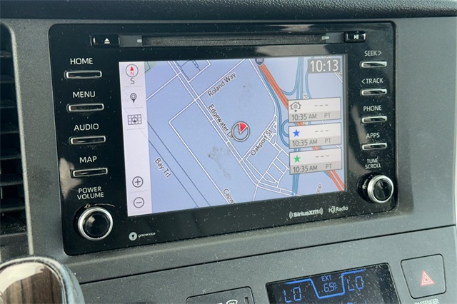 2018 Toyota Sienna XLE photo 20