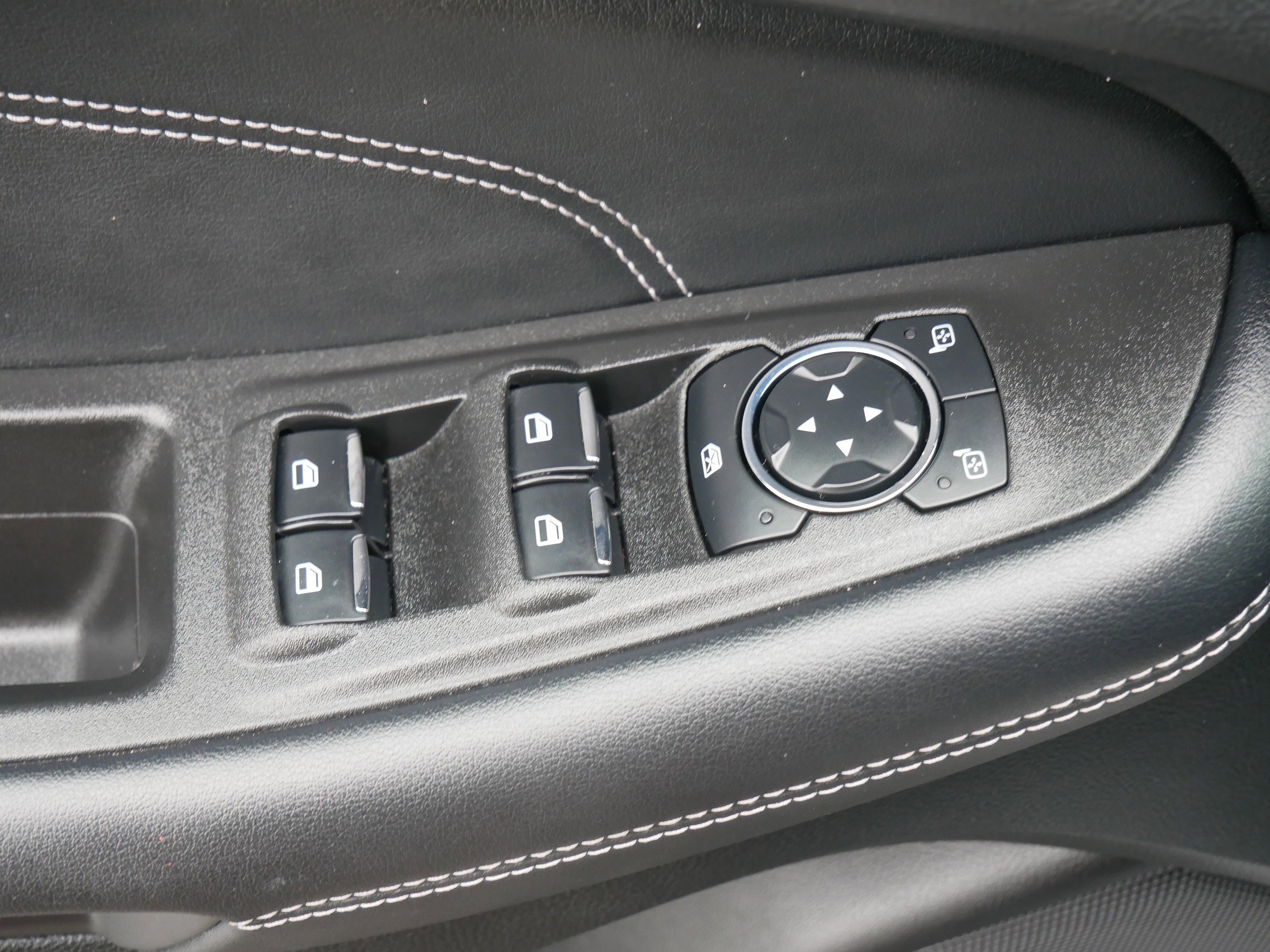 2024 Ford Edge Titanium photo 17