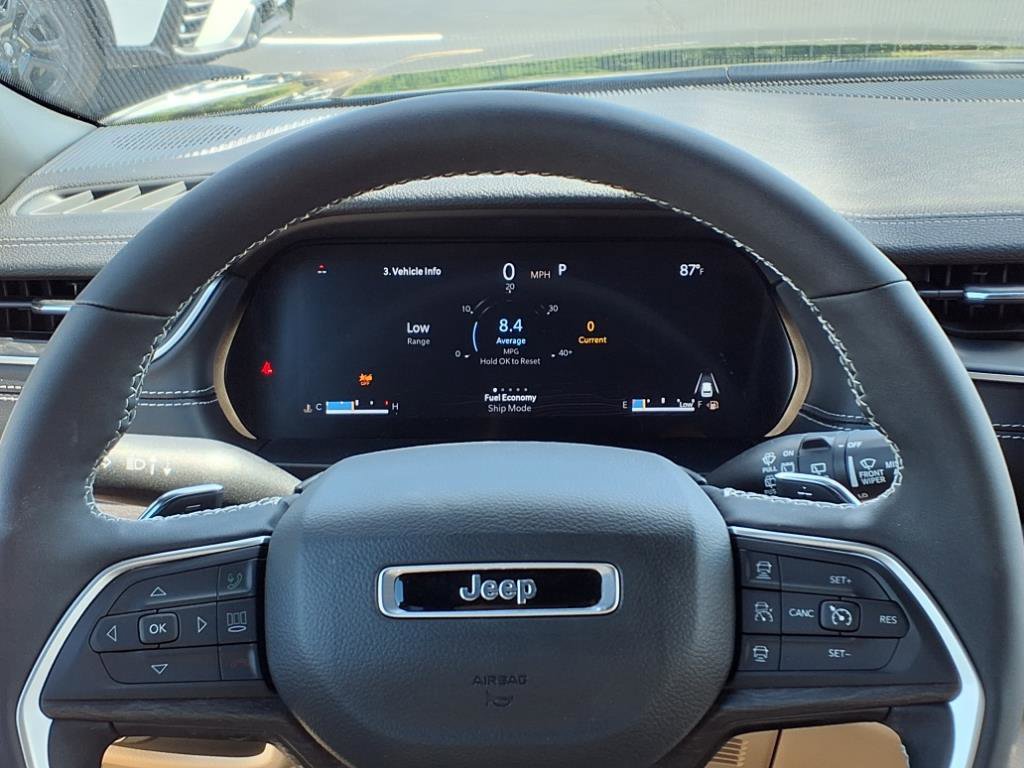 2025 Jeep Grand Cherokee Limited photo 8