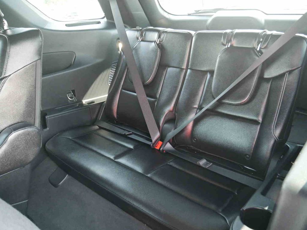 2022 Ford Explorer ST photo 14