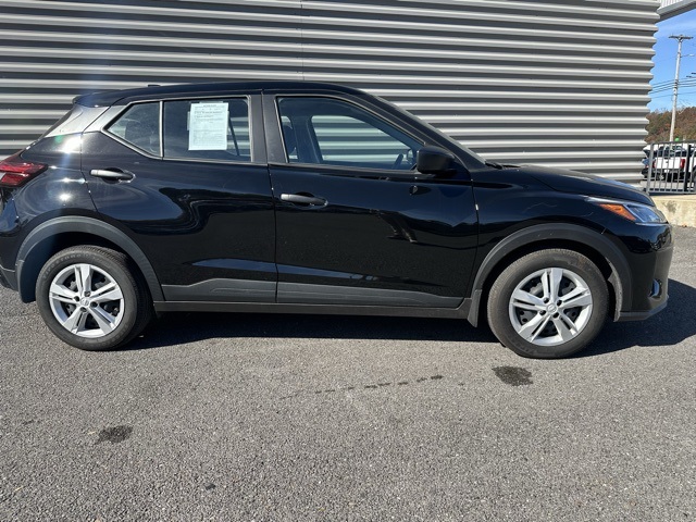 2024 Nissan Kicks S photo 2