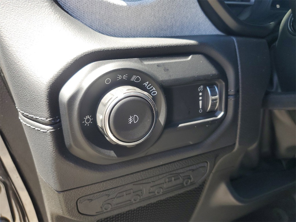 2024 Jeep Wrangler Sahara photo 12