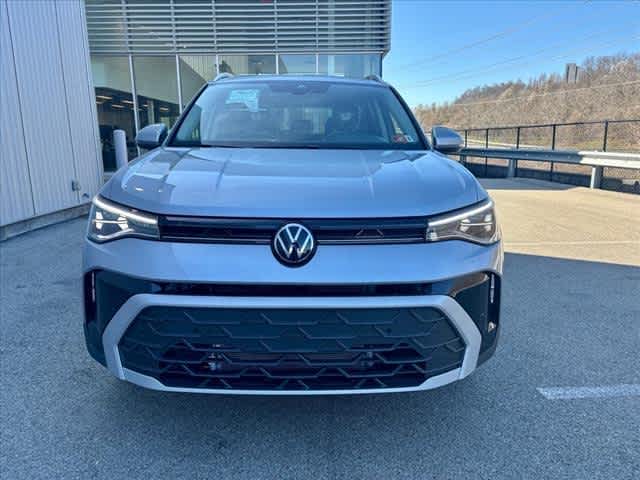 2025 Volkswagen Taos SE photo 3