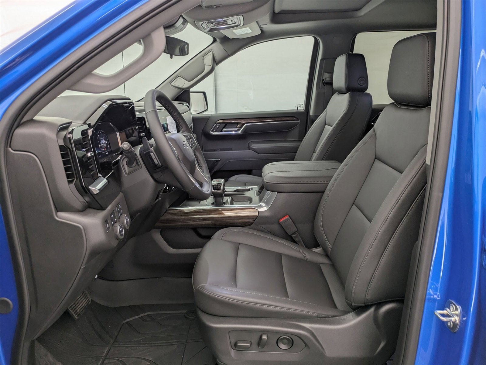 2025 Chevrolet Silverado 1500 RST photo 17