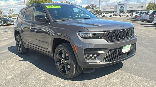 2025 Jeep Grand Cherokee Altitude's photo