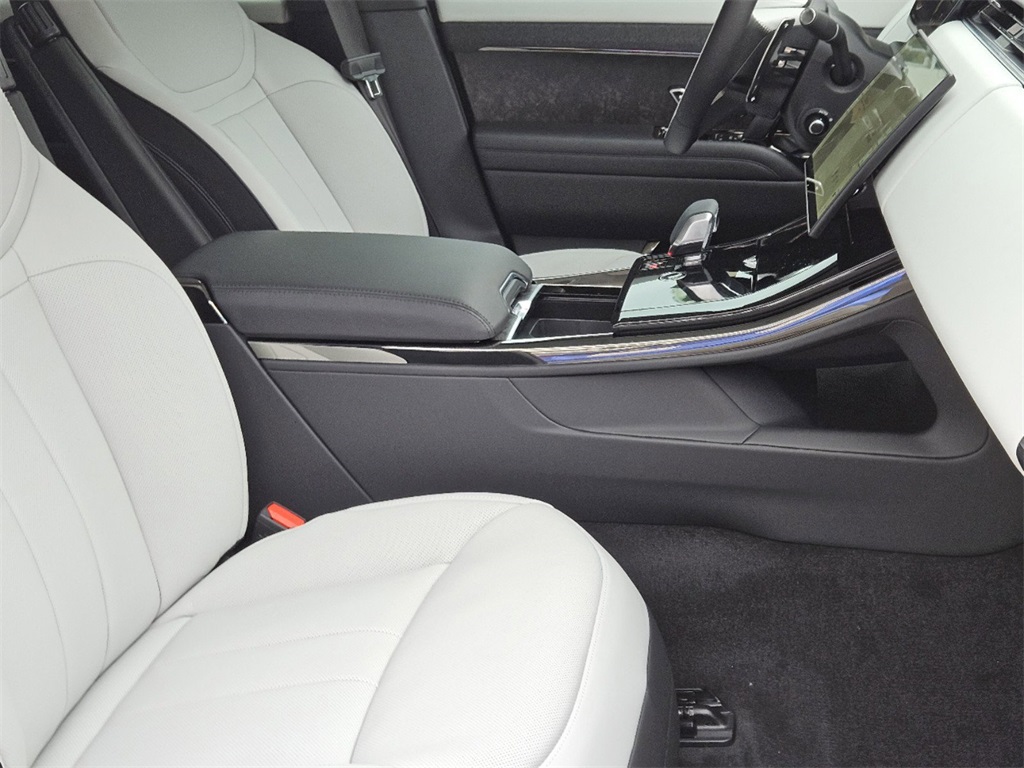 2025 Land Rover Range Rover Sport SE photo 12