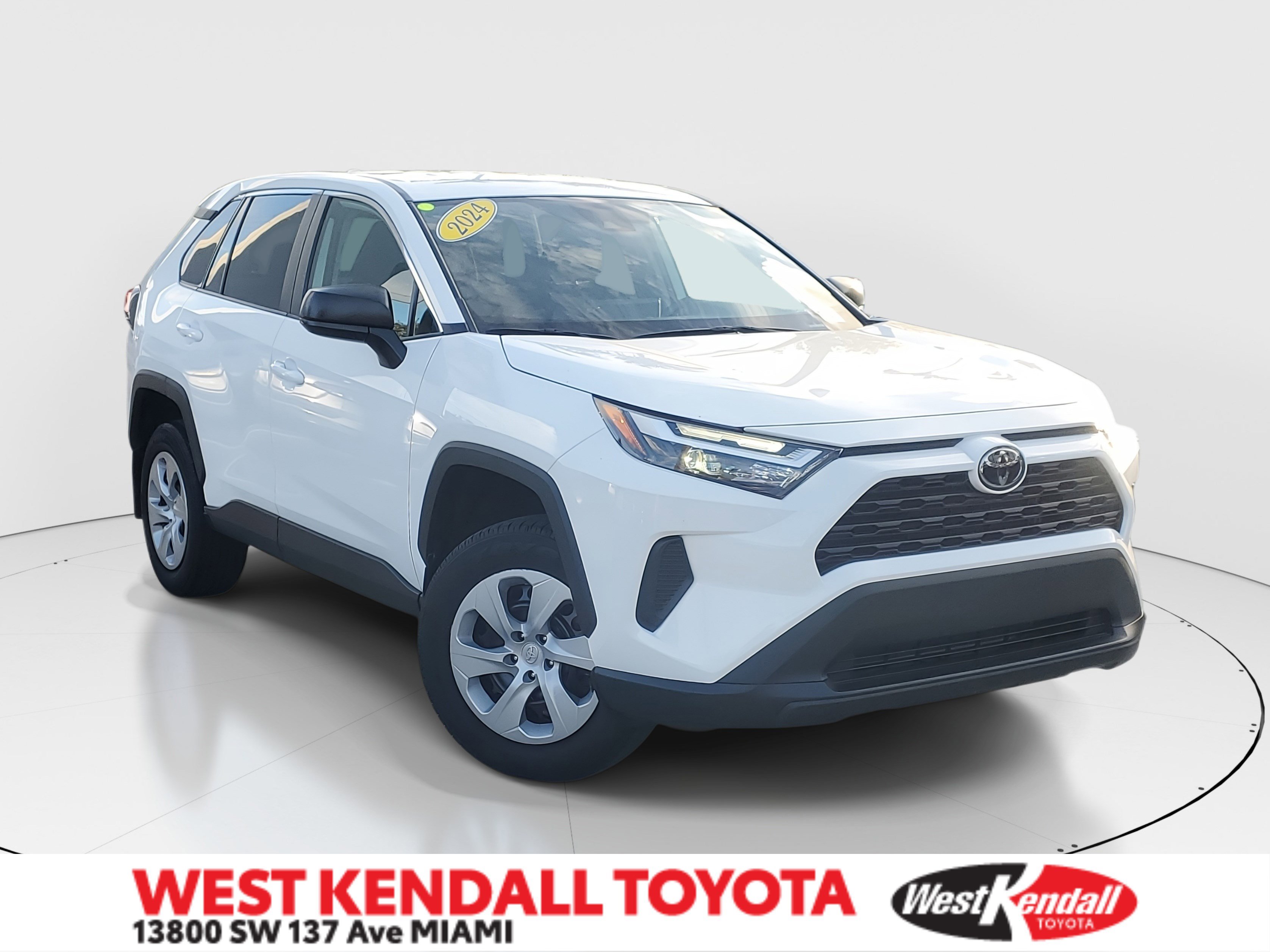 2024 Toyota RAV4 LE's photo