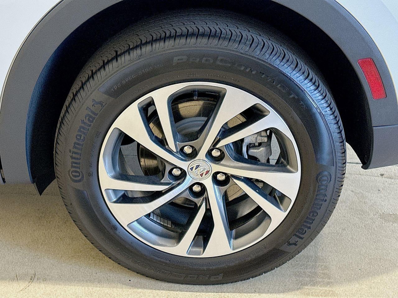 2023 Buick Envision Essence photo 28
