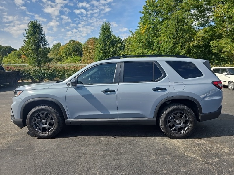 2024 Honda Pilot TrailSport Sport photo 2