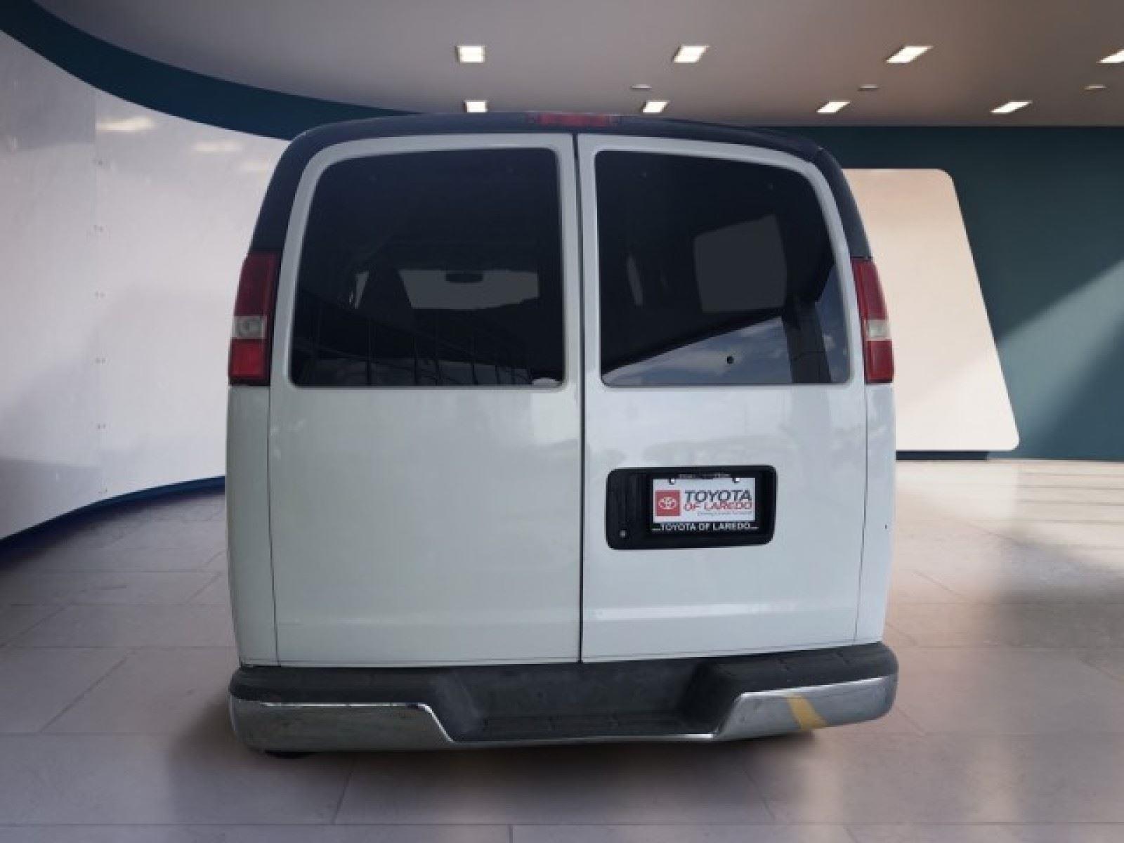 2017 Chevrolet Express Passenger LT photo 3