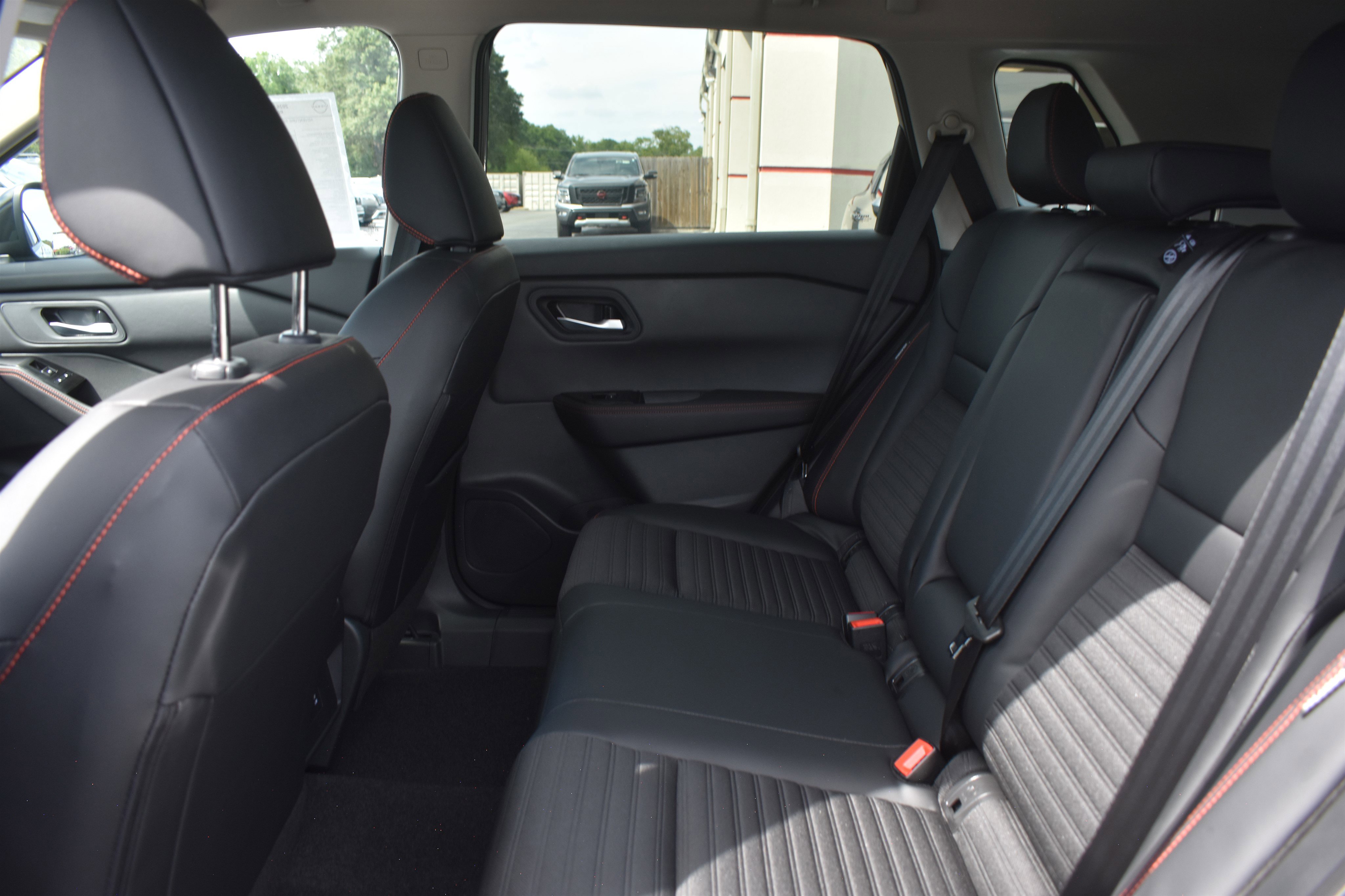 2026 Nissan Rogue SV photo 4