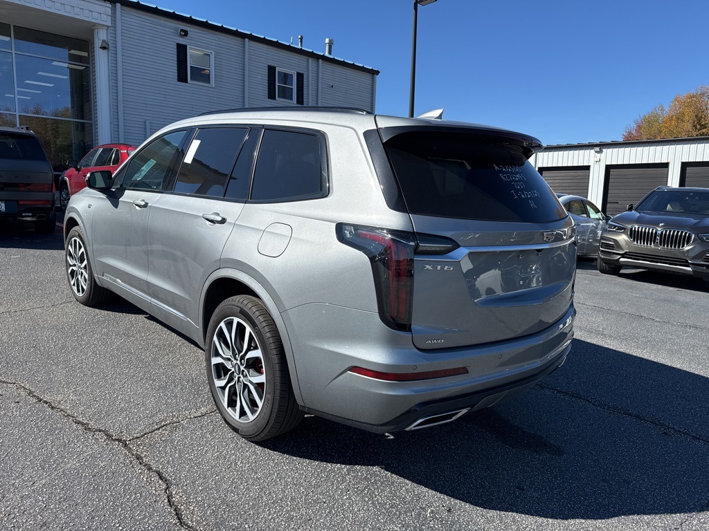 2024 Cadillac XT6 Sport photo 2