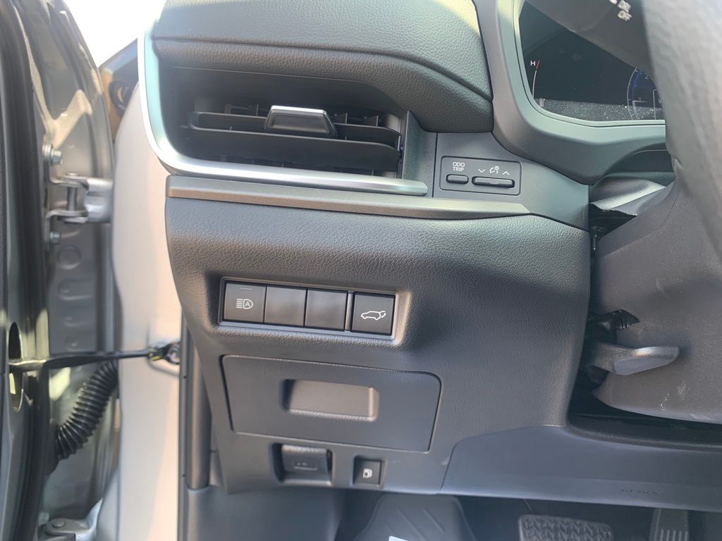 2025 Toyota Grand Highlander LE photo 14