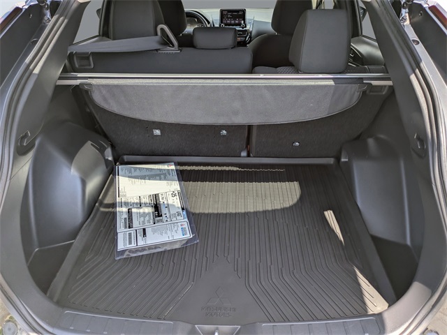 2023 Mitsubishi Eclipse Cross LE photo 12
