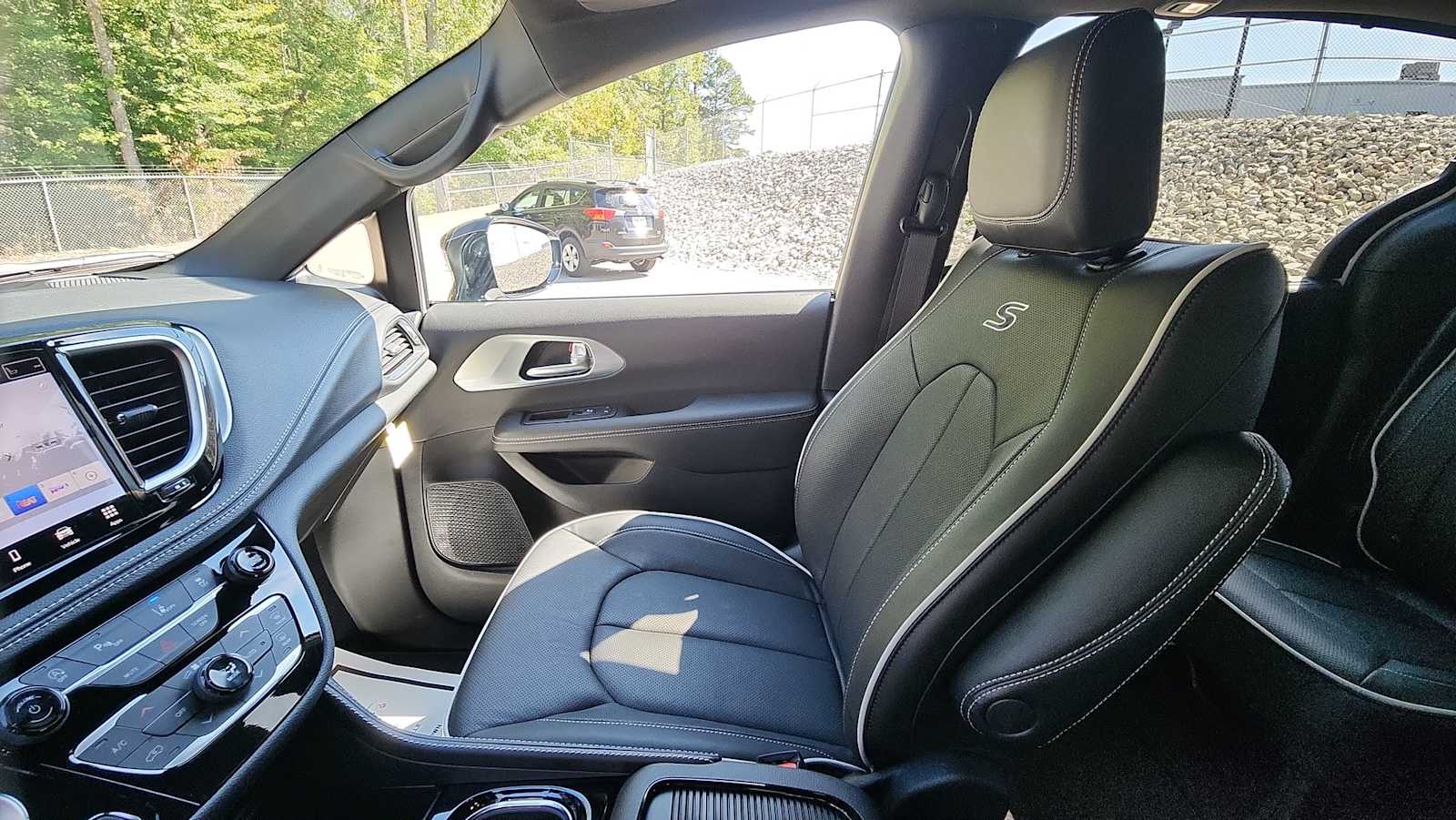 2026 Chrysler Pacifica Limited photo 11