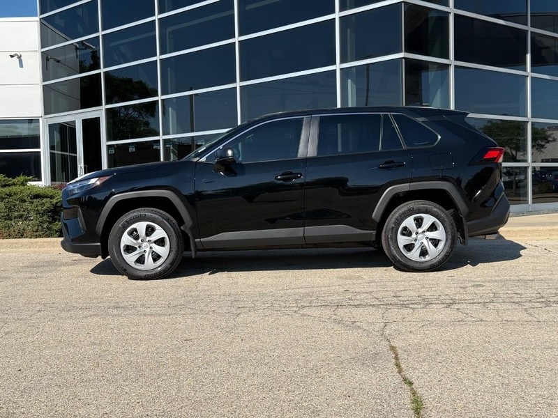 2025 Toyota RAV4 LE photo 6