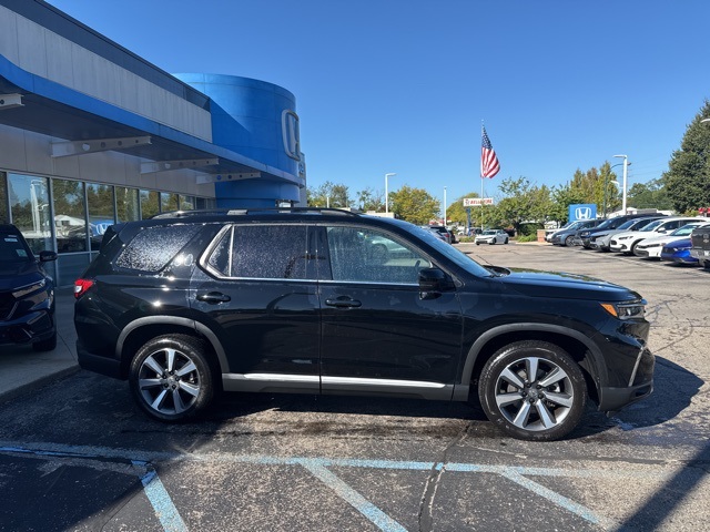 2025 Honda Pilot Touring photo 2