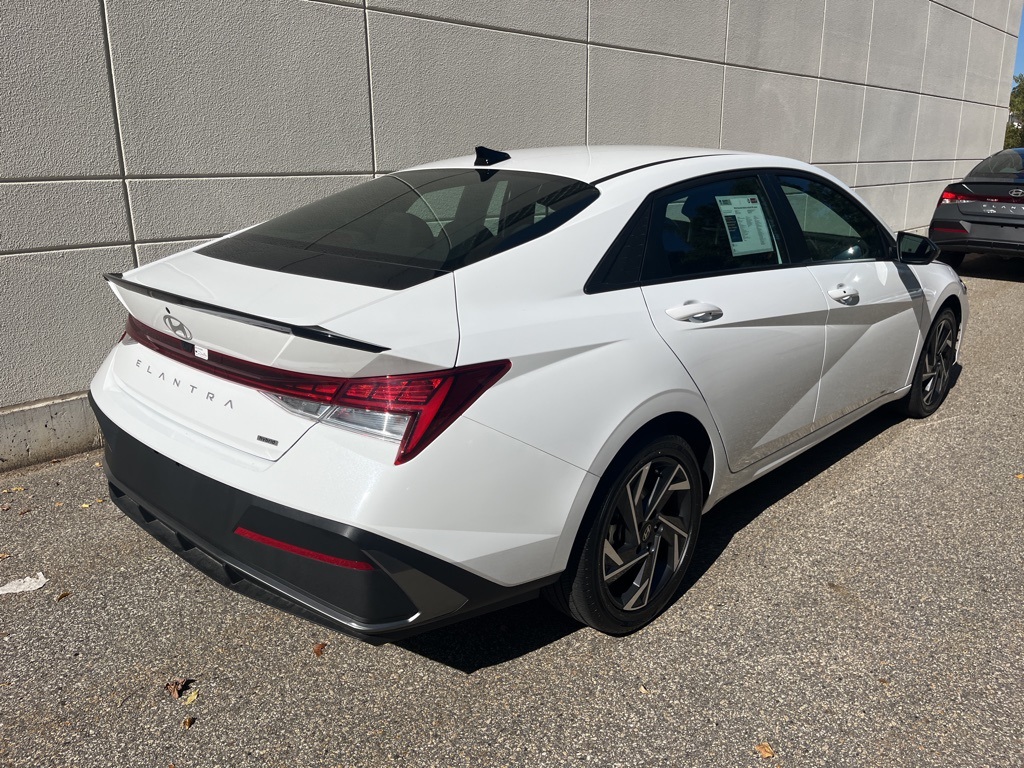 2025 Hyundai Elantra Hybrid SEL Sport photo 4