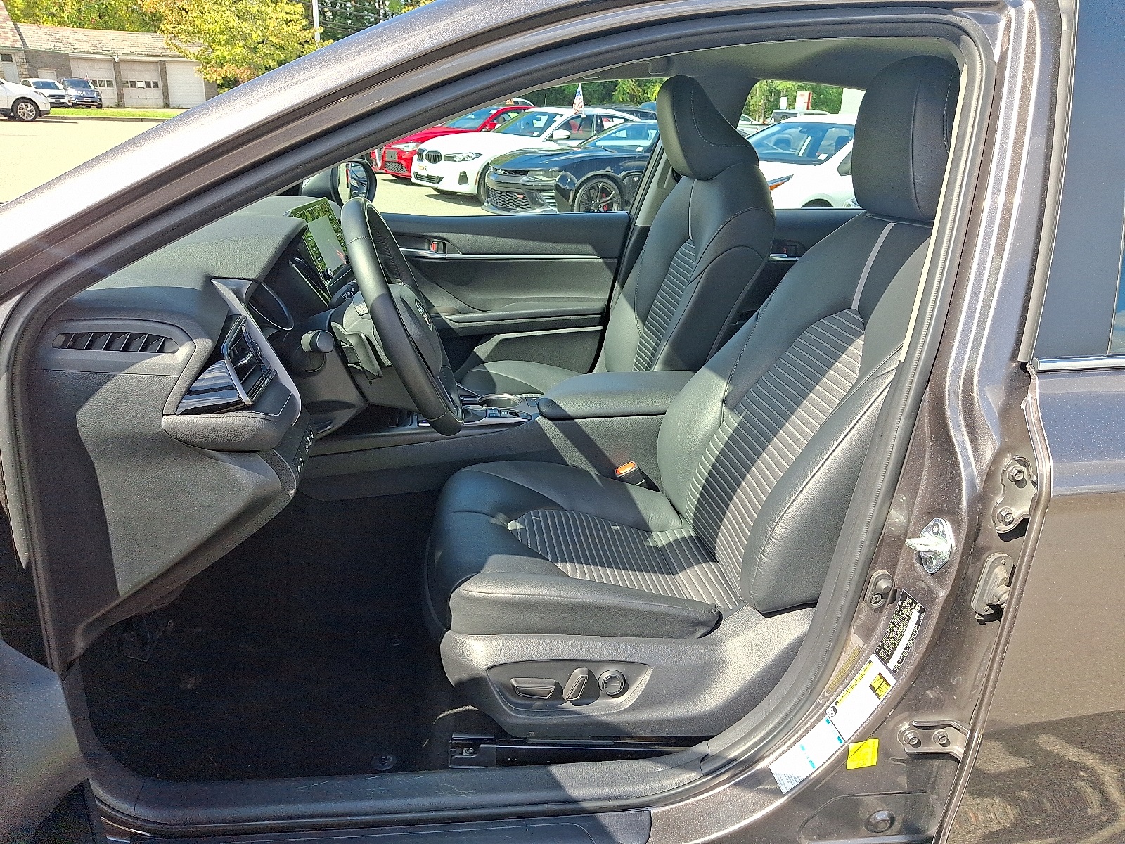 2023 Toyota Camry SE photo 14
