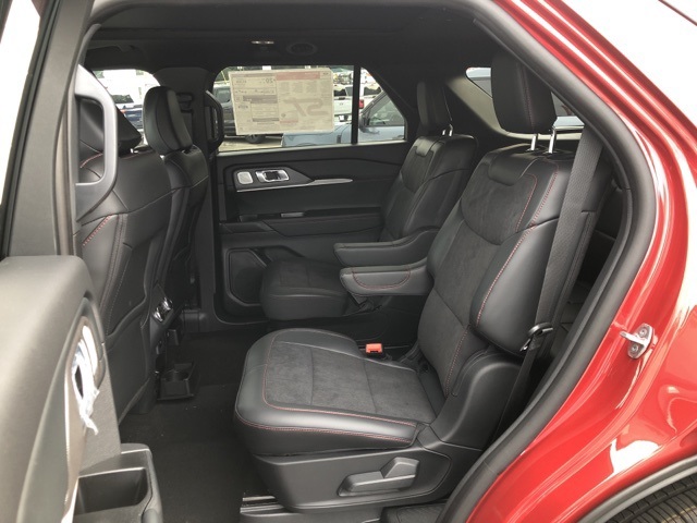 2025 Ford Explorer ST photo 19