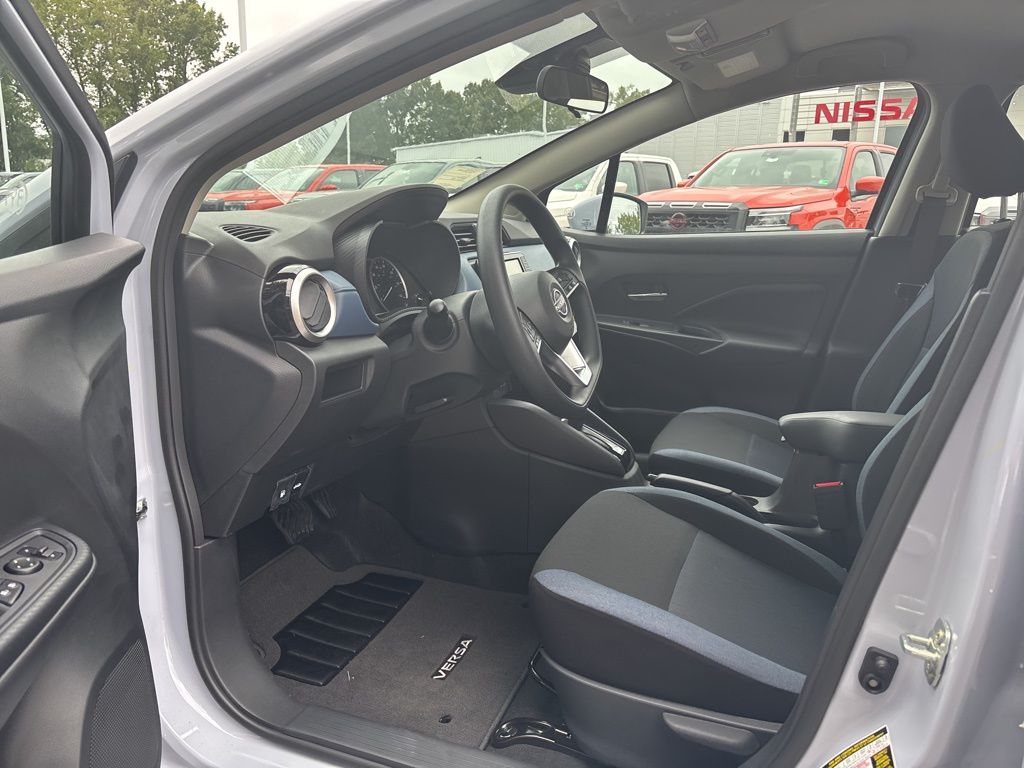 2025 Nissan Versa SV photo 11