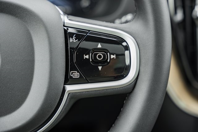 2026 Volvo XC60 B5 Hybrid photo 22